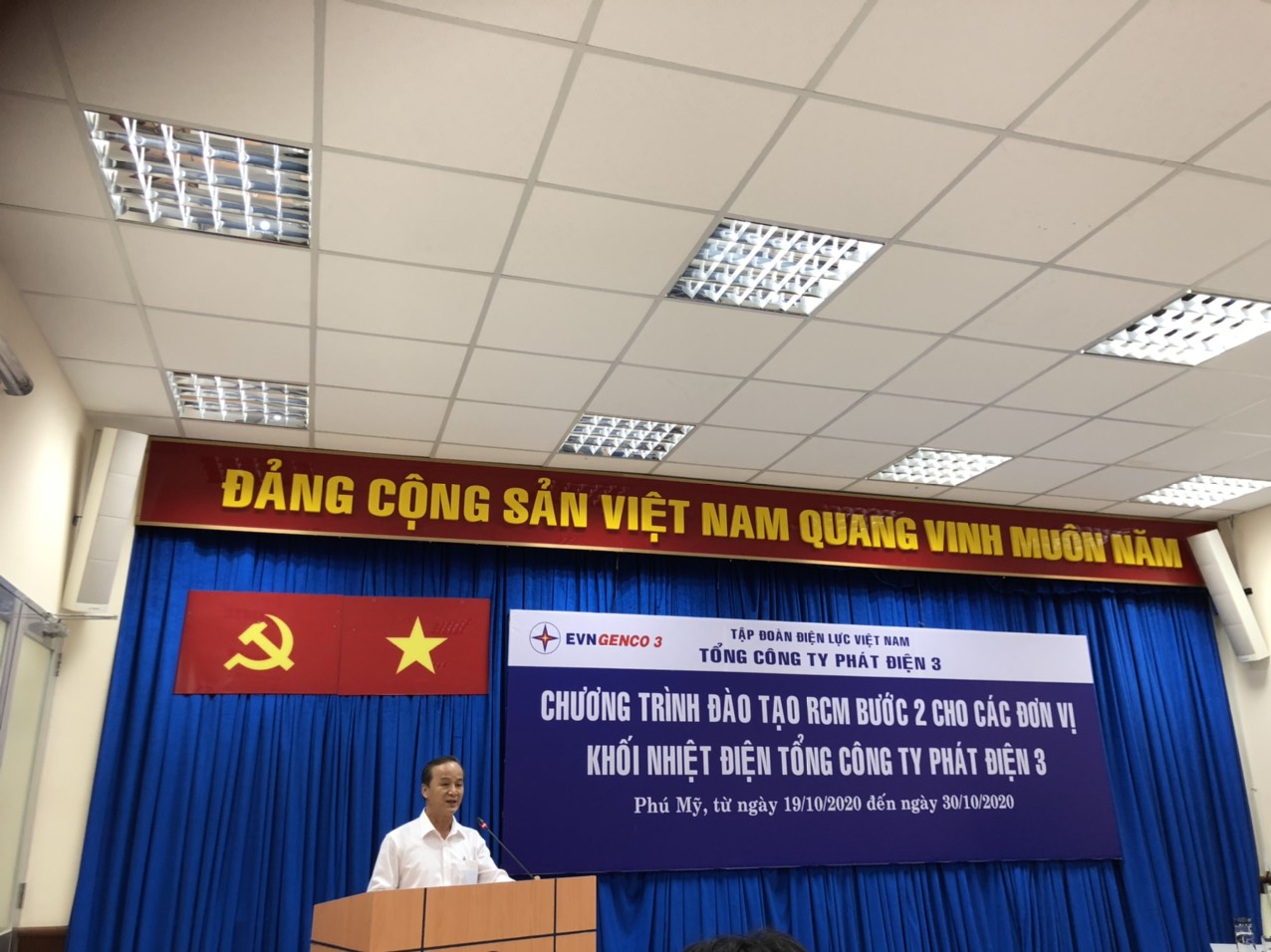 Ông Cao Minh Trung - Giám đốc Công ty EPS phát biểu tại lớp học